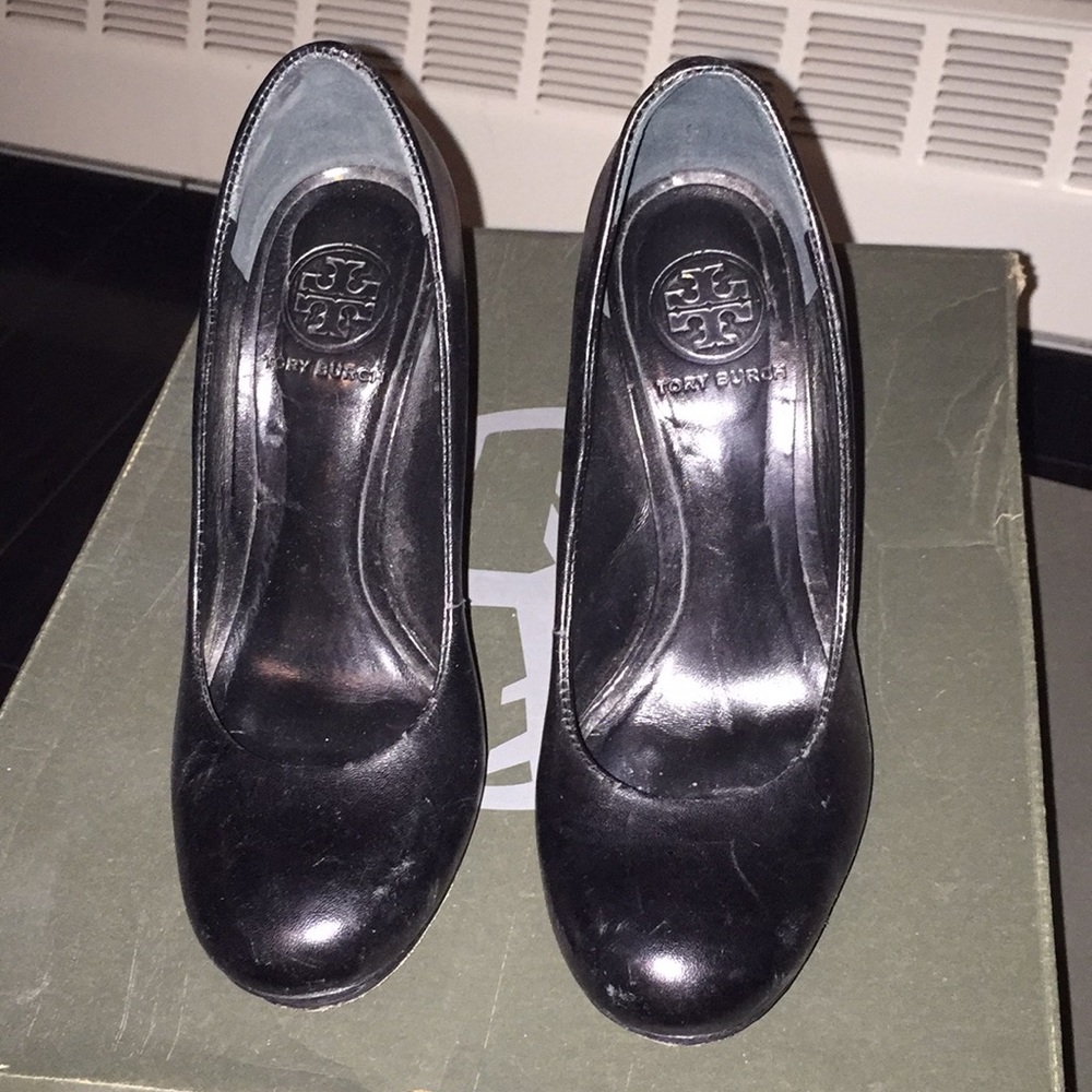 100% Authentic Size 6 Tory Burch Shoes